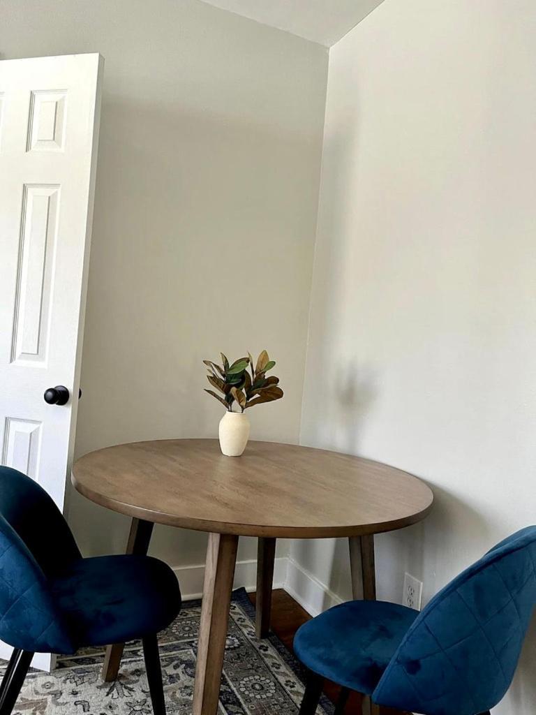 Apartment Newly Remodeled In The Heart Of *